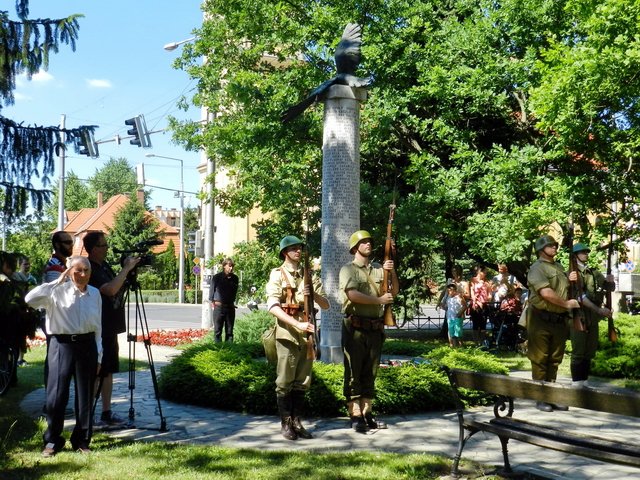 Emlékmenet a katonahősökért 2017 33